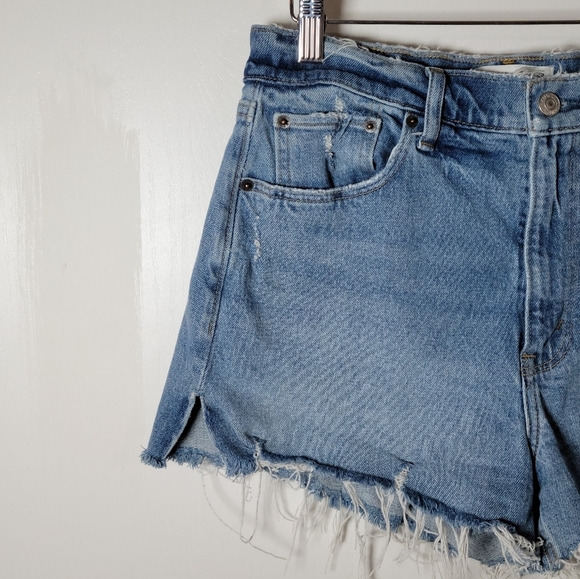 Abercrombie & Fitch The 4" Mom Medium Wash Short High Rise Raw Cut Hem Size 29/8 - Picture 2 of 10
